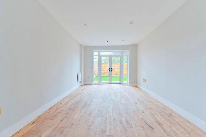 2 Bedroom Flat To Rent In Dalton Street, West Norwood, London, SE27