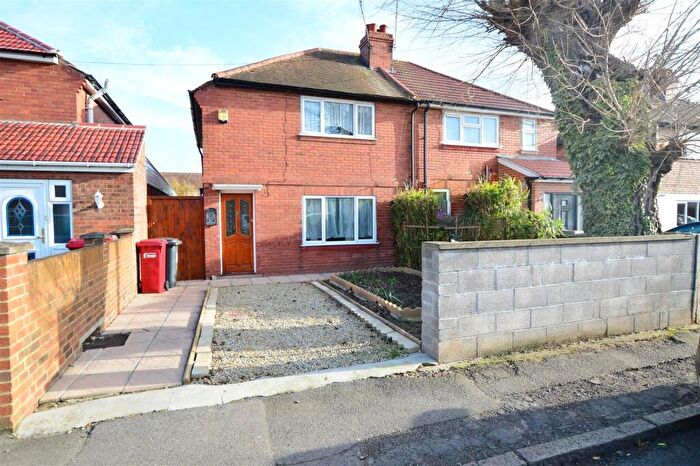 3 Bedroom Semi-Detached House To Rent In Canterbury Avenue, Slough, SL2