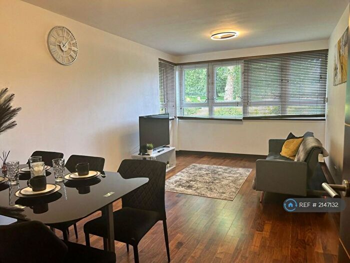 2 Bedroom Flat To Rent In Whitton, London, NW3