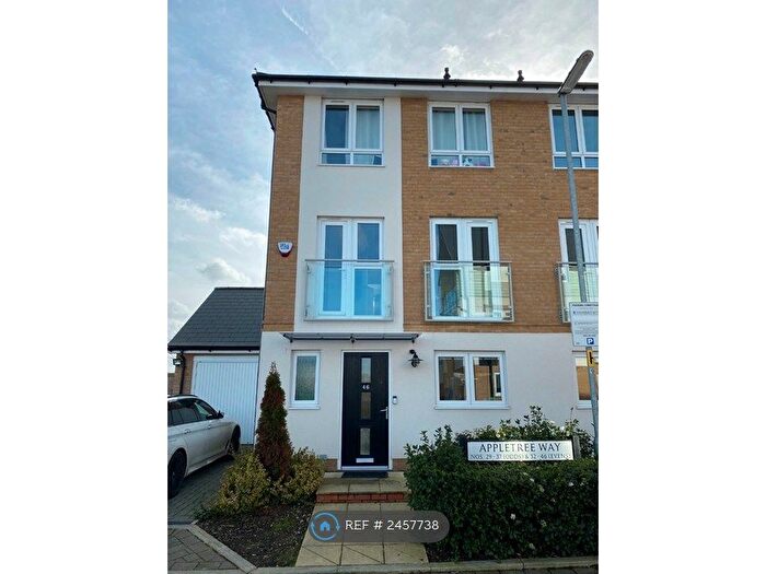 4 Bedroom Semi-Detached House To Rent In Appletree Way, Welwyn Garden City, AL7