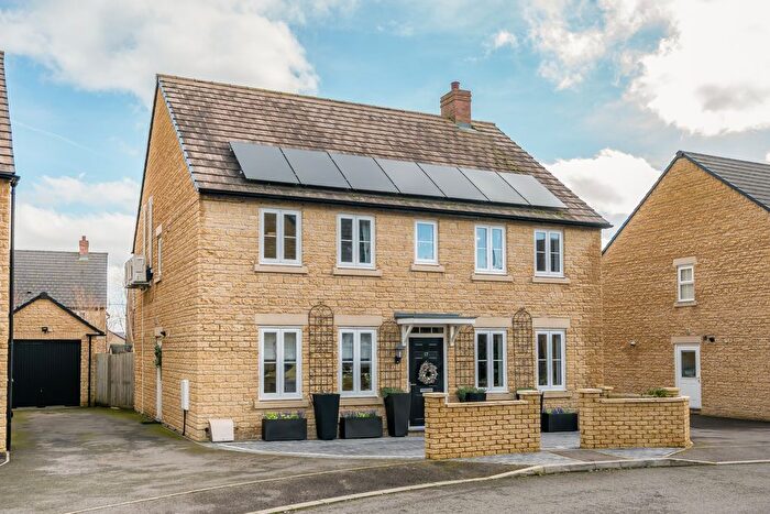 4 Bedroom Detached House For Sale In Blush Crescent, Carterton, Oxfordshire, OX18