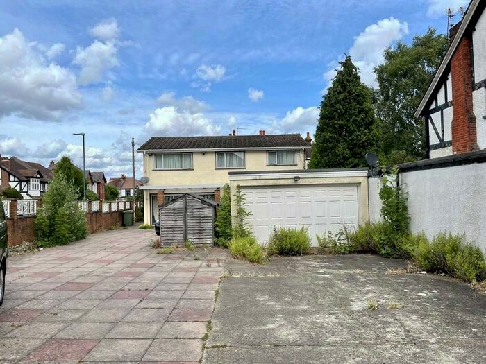 4 Bedroom Semi-Detached House To Rent In Onslow Gardens, Wallington, Surrey, SM6