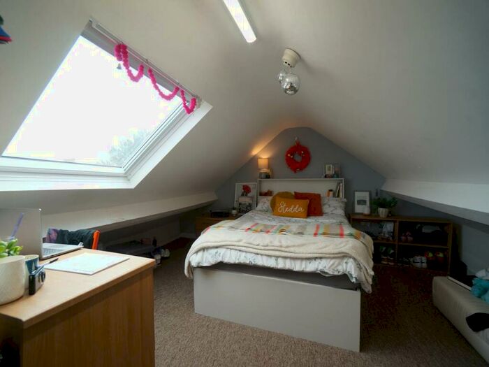 9 Bedroom House To Rent In College Road, Bangor, Gwynedd, LL57