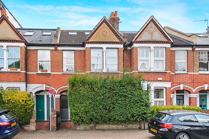 2 Bedroom Flat For Sale In Penwith Road, London, SW18