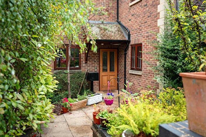2 Bedroom Apartment For Sale In Raleigh Park Road, Delawarr Gardens, OX2