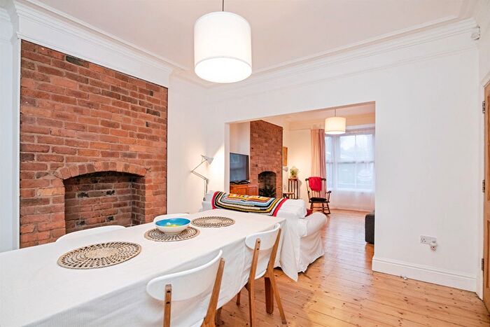 3 Bedroom Semi-detached House For Sale In Castle Road, Tipton, DY4