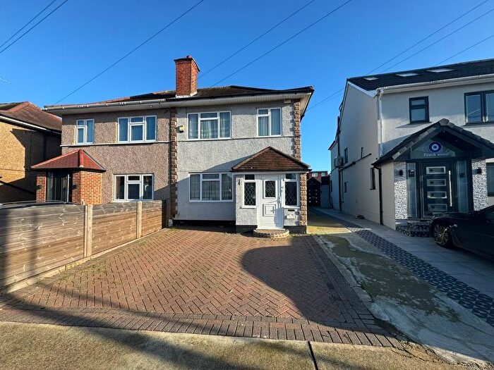 3 Bedroom Semi Detached House For Sale In Park Lane, Hayes, UB4