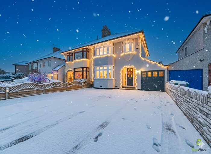 4 Bedroom Semi Detached House For Sale In Cumberland Drive, Bexleyheath, Kent, DA7