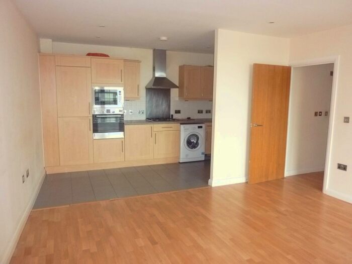 2 Bedroom Flat To Rent In Whippendell Road, Watford, WD18
