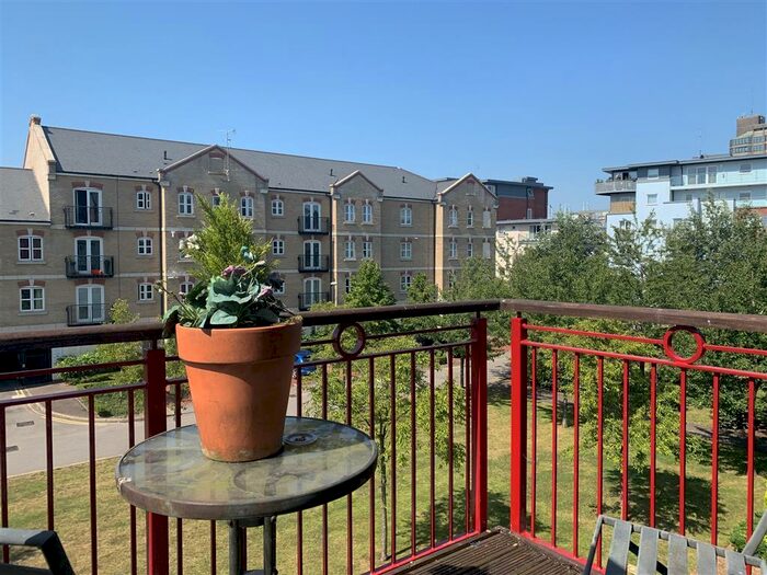 2 Bedroom Flat To Rent In Coxhill Way, Aylesbury, HP21