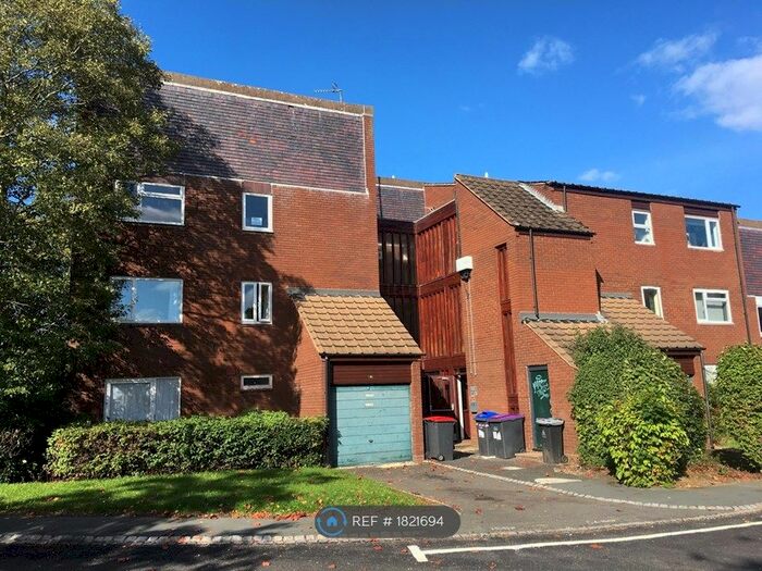 2 Bedroom Flat To Rent In Farm Lodge Grove, Telford, TF3