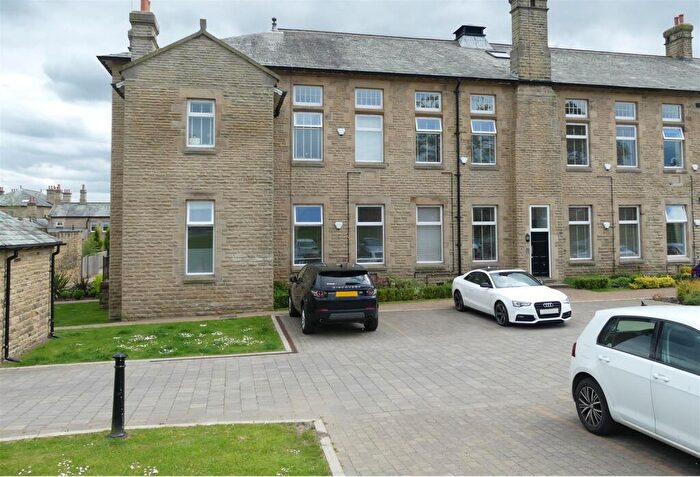 2 Bedroom Apartment To Rent In Arkendale Court, Menston, LS29