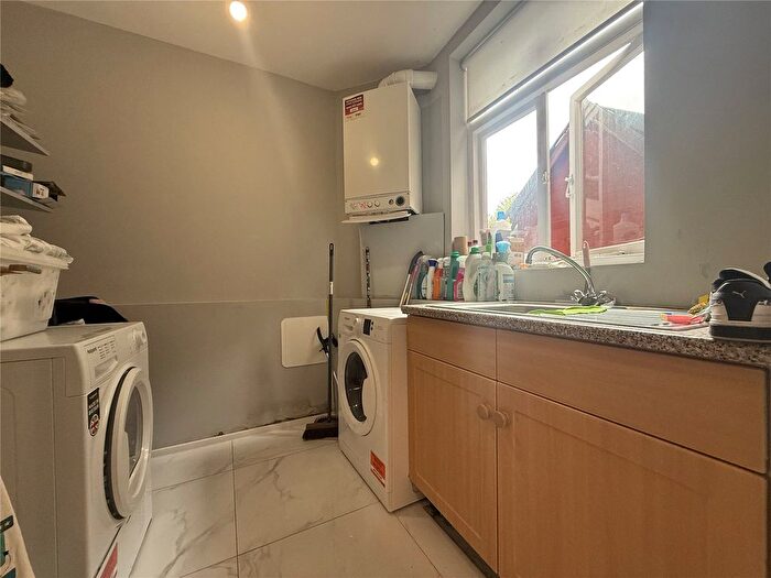 4 Bedroom Terraced House To Rent In Hutton Grove, London, N12