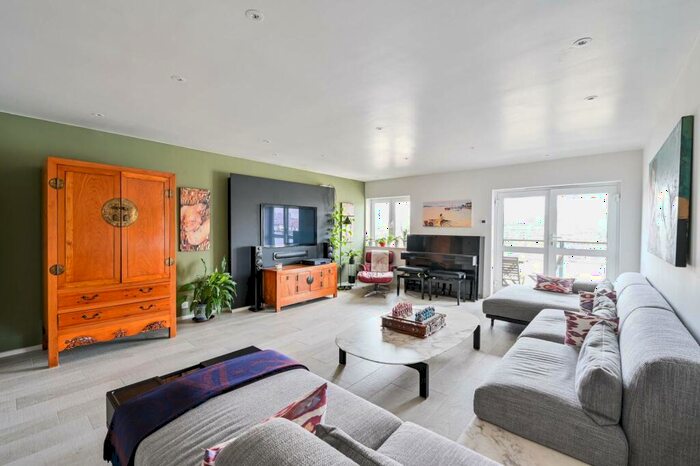 2 Bedroom Flat To Rent In Bermondsey Wall West, Shad Thames, London, SE16