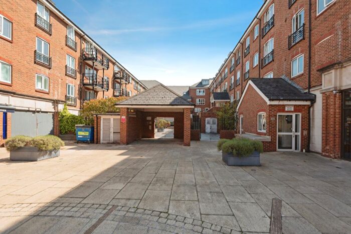 1 Bedroom Flat For Sale In High Street, Brentford, TW8