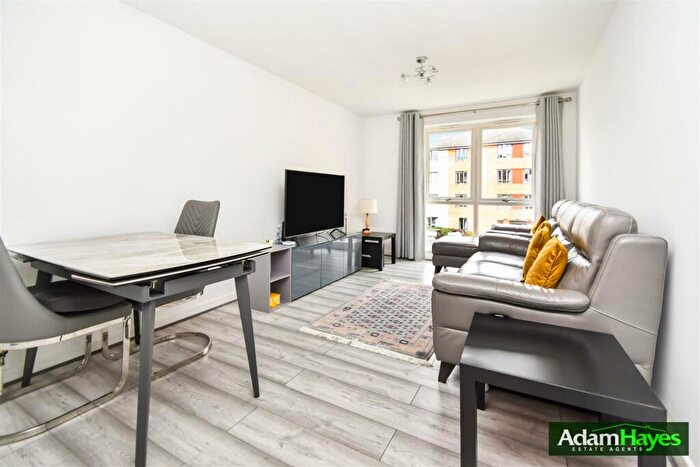 2 Bedroom Apartment To Rent In Holden Road, Woodside Park, N12