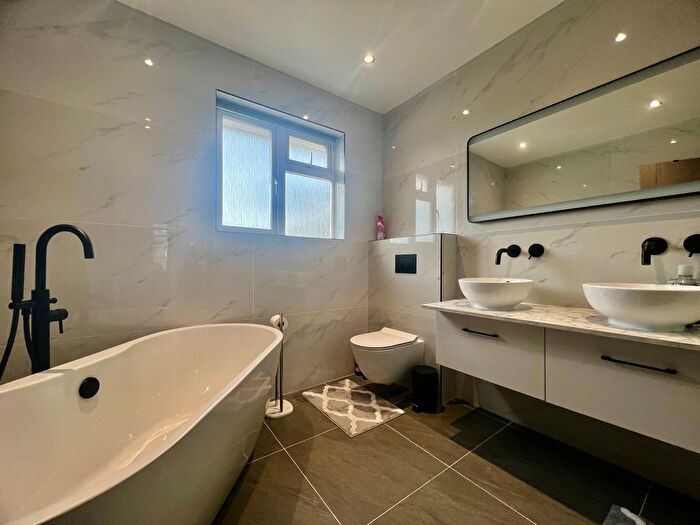 5 Bedroom Semi-Detached House To Rent In Alandale Drive, Pinner, HA5
