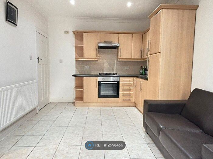 2 Bedroom Flat To Rent In Colin Gardens, London, NW9