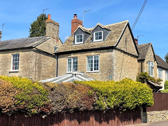 3 Bedroom Semi-Detached House For Sale In The Moors, Old Kidlington, OX5