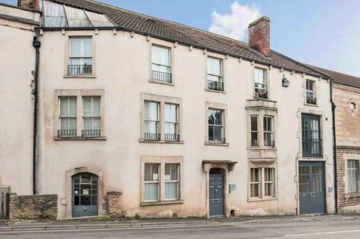 2 Bedroom Apartment To Rent In North Parade, Frome, BA11
