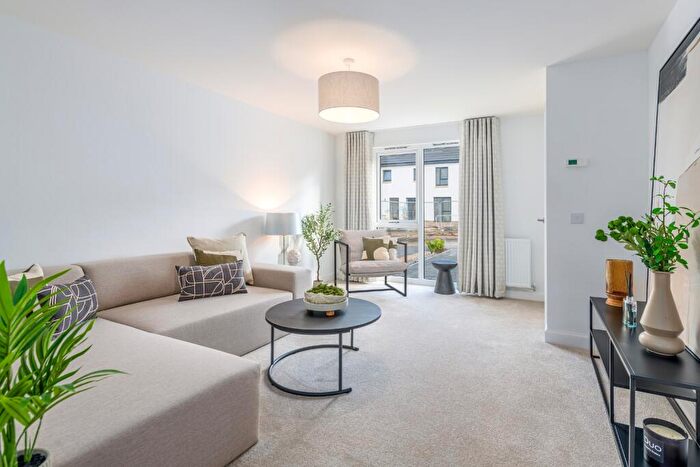 4 Bedroom Detached House For Sale In Meadowsweet Drive, Edinburgh, EH4