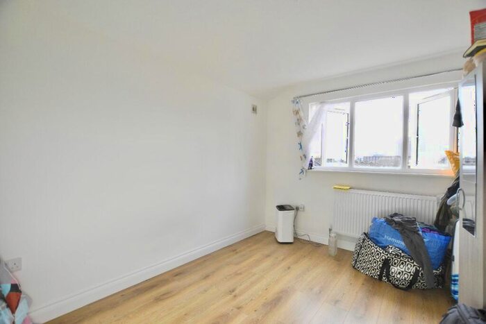 3 Bedroom Maisonette To Rent In West Ham Lane, Stratford, E15