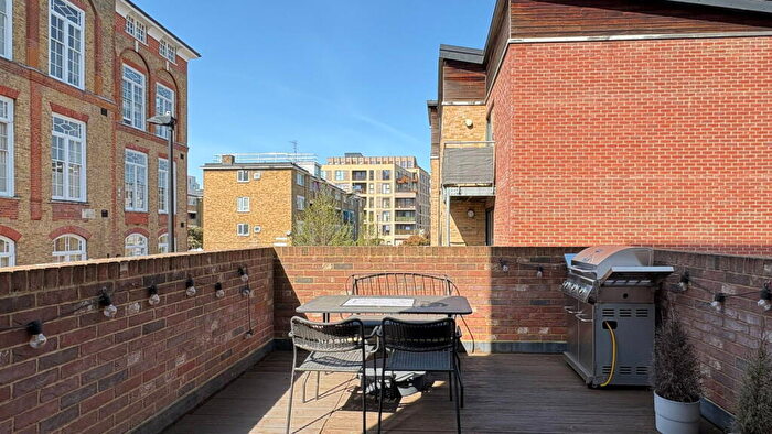 2 Bedroom Apartment To Rent In Conant House, Pelling Street, London, E14