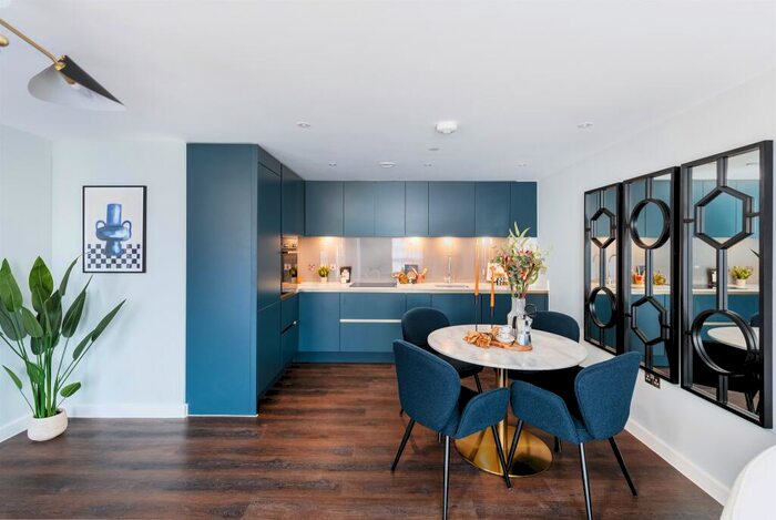 2 Bedroom Flat For Sale In Grand Avenue, Hove, BN3