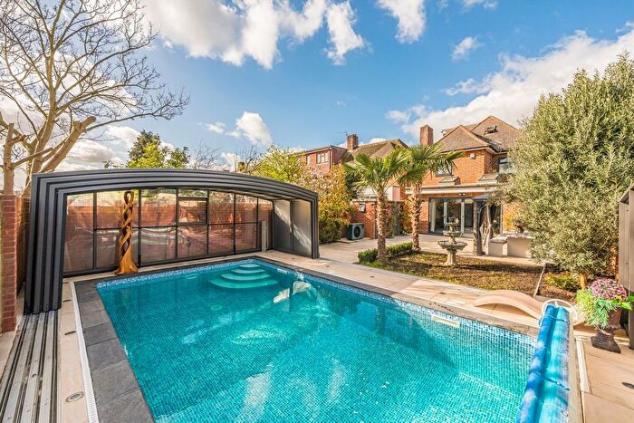 4 Bedroom Detached House For Sale In Hall Road, Isleworth, TW7