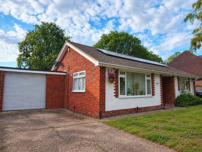 3 Bedroom Detached Bungalow For Sale In Frensham Lane, Lindford, GU35
