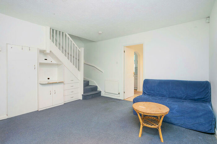 3 Bedroom End Of Terrace House To Rent In Grove End, South Woodford, E18