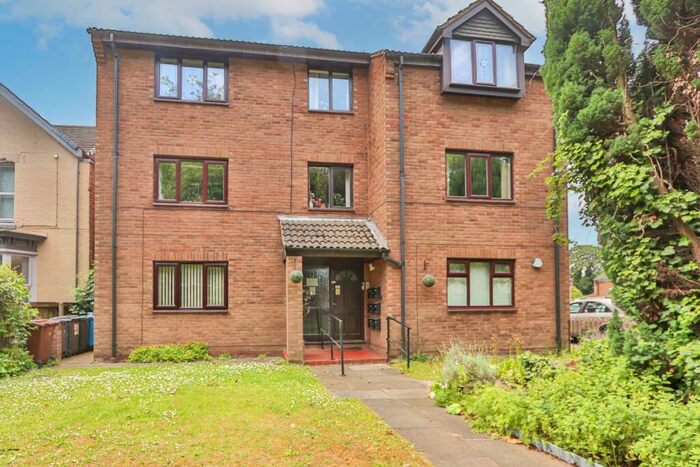 2 Bedroom Apartment For Sale In Waddington Court, Cottingham Road, Hull, HU5