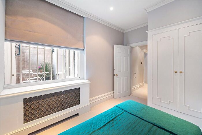2 Bedroom Flat For Sale In Draycott Place, London, SW3