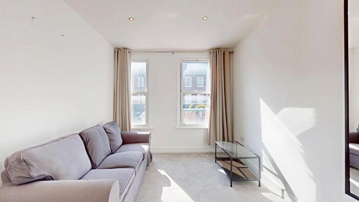 1 Bedroom Flat To Rent In Upper Richmond Road West, SW14