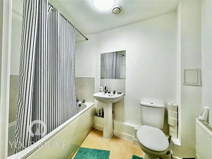 2 Bedroom Flat For Sale In Morris Walk, Dartford, Kent, DA1