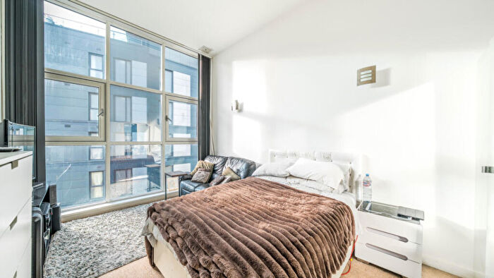 2 Bedroom Flat For Sale In Roden St, Ilford, IG1