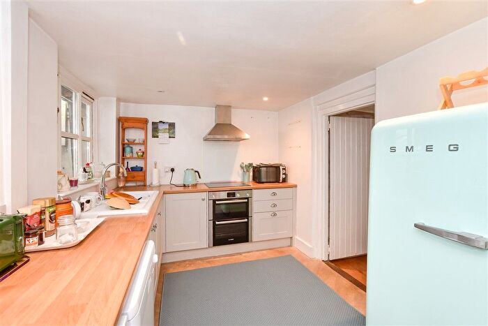 3 Bedroom Semi-detached House For Sale In Goudhurst Road, Staplehurst, Tonbridge, Kent, TN12