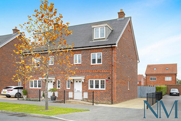 4 Bedroom Semi Detached House For Sale In Foxglove Drive, RH10