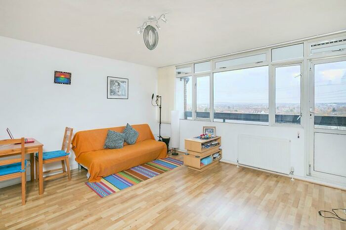 1 Bedroom Flat To Rent In Newbridge Point, Windrush Lane, Forest Hill, SE23