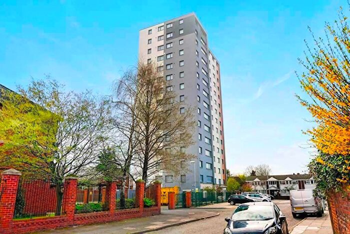 2 Bedroom Apartment To Rent In Dean House, L22