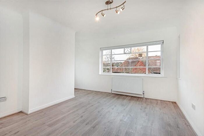 2 Bedroom Flat To Rent In Denison Close, Hampstead Garden Suburb, N2