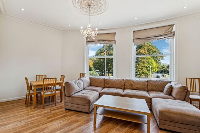 2 Bedroom Flat To Rent In Walpole Gardens, Turnham Green, W4
