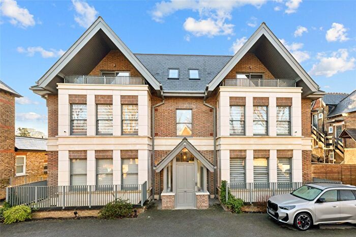 3 Bedroom Flat For Sale In Carlton Road, London, W5