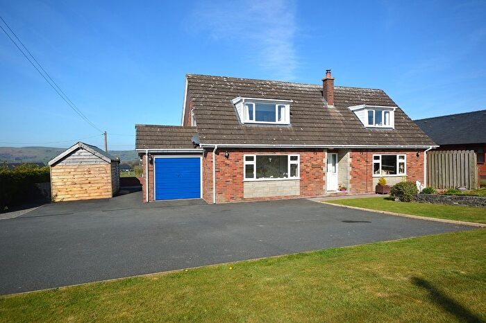 3 Bedroom Bungalow For Sale In Dolfor, Newtown, Powys, SY16