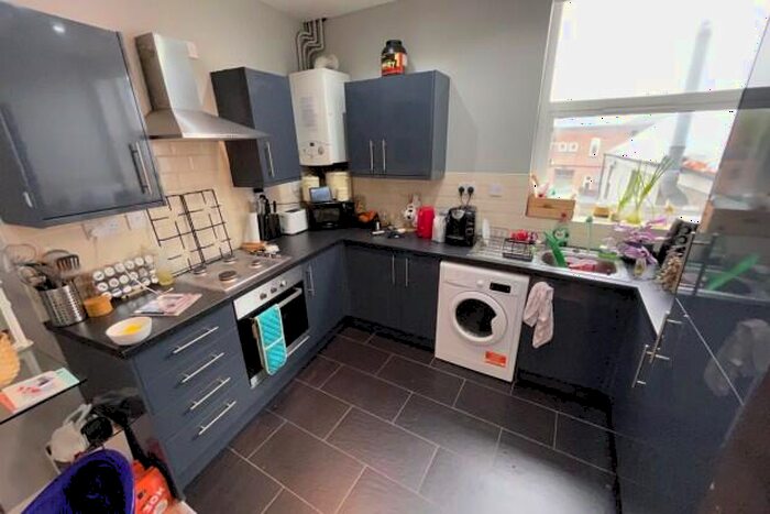 2 Bedroom Flat To Rent In Richmond Road Cardiff, CF24