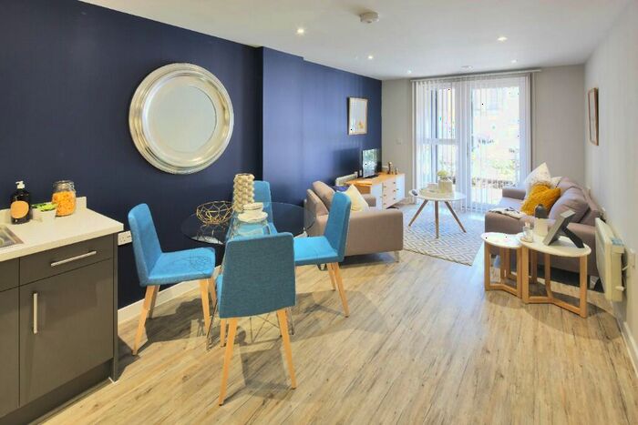 2 Bedroom Apartment To Rent In Queensway, Southampton, Hampshire, SO14