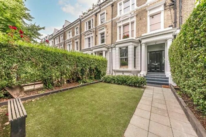 2 Bedroom Flat To Rent In Elsham Road, London, W14