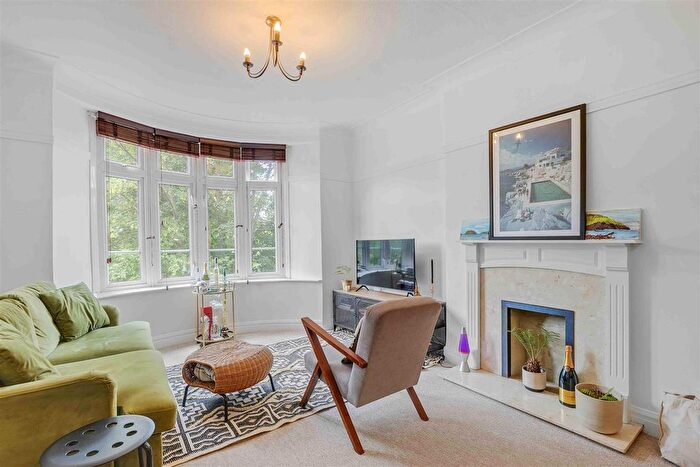 2 Bedroom Flat For Sale In Parkview Court, London, SW6