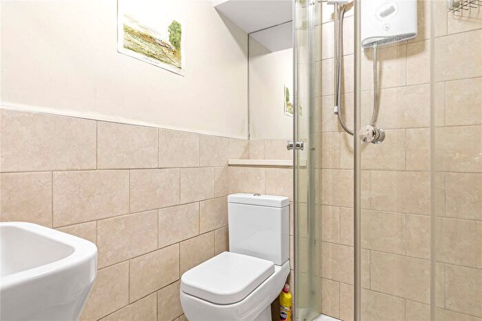 1 Bedroom Flat To Rent In Veronica Gardens, London, SW16