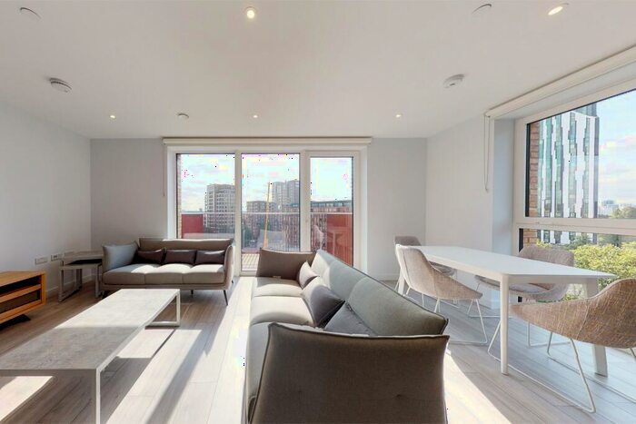 3 Bedroom Flat To Rent In Park Central East, London, SE1